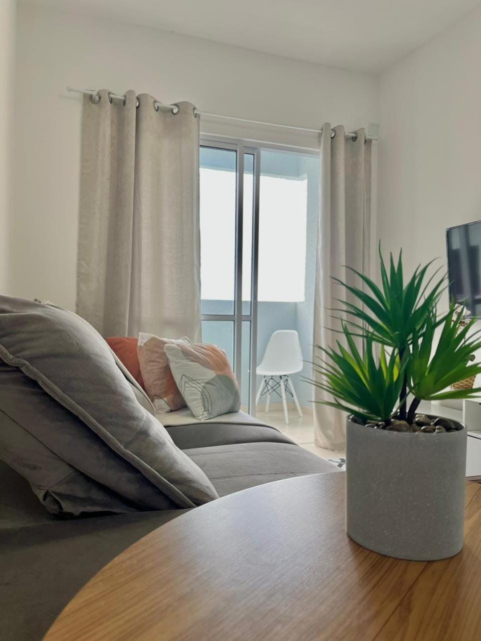 Natural landscape, TV and multimedia, Living room, Seating area