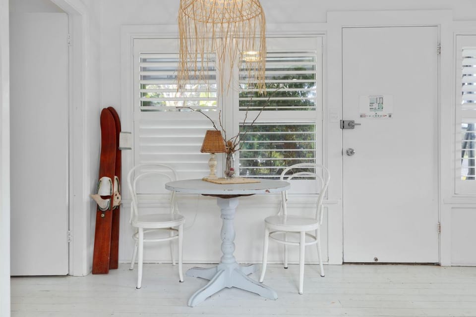 Adrift - Pet-friendly - 5 min Walk to Bay - Rustic Charm House in Vincentia