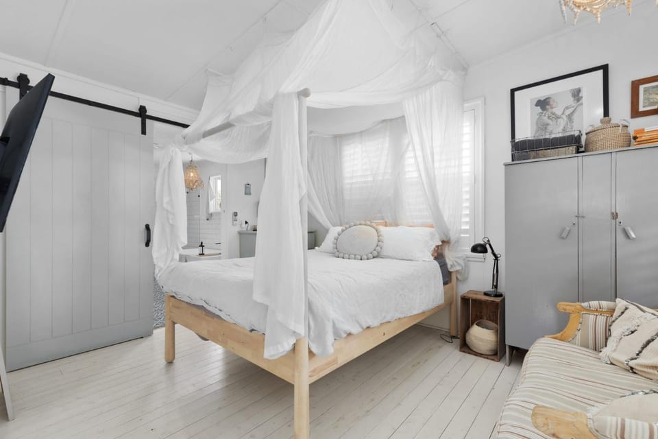 Adrift - Pet-friendly - 5 min Walk to Bay - Rustic Charm House in Vincentia