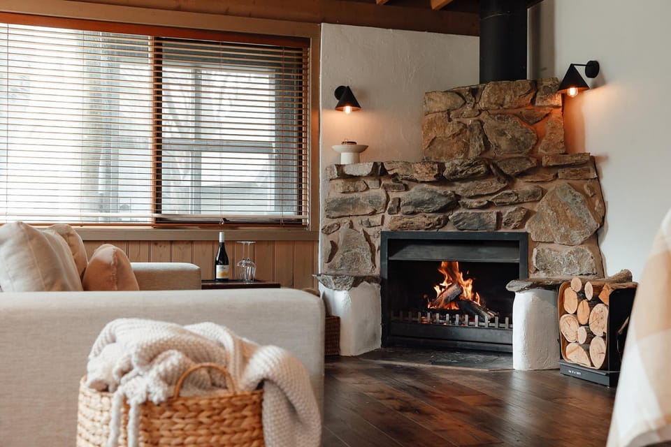 Seating area, fireplace