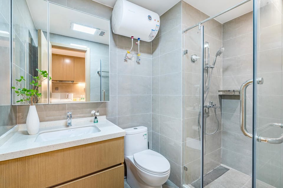 Shower, Toilet, towels