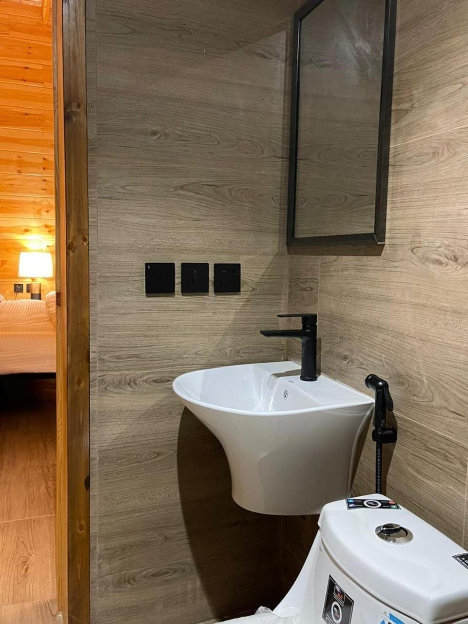 مجمع اكواخ عباره عن 8 اكواخ و حديقه مشتركه للنزلاء Diriyah clouds خدمه ذاتيه Entry ذاتي سكن ريفي Nature lodge in Riyadh