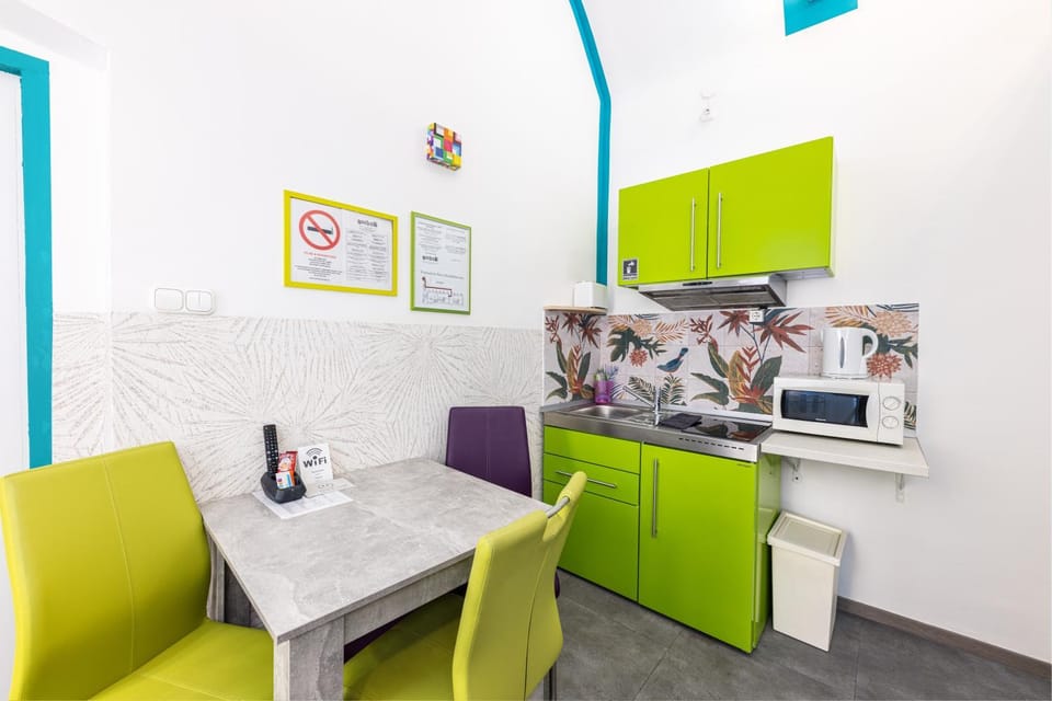 Seating area, Dining area, kitchen
