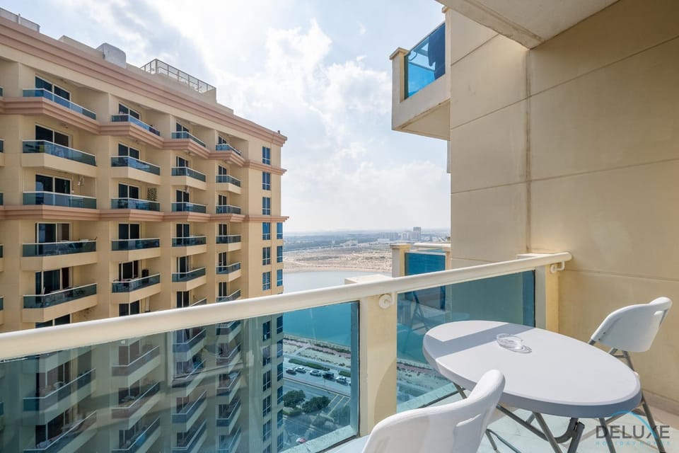 View (from property/room), Balcony/Terrace, Seating area, Lake view