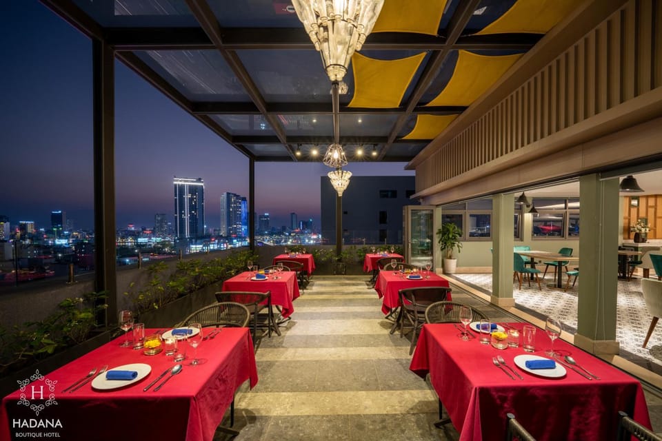 Restaurant/places to eat, View (from property/room), Living room, Banquet/Function facilities, Seating area