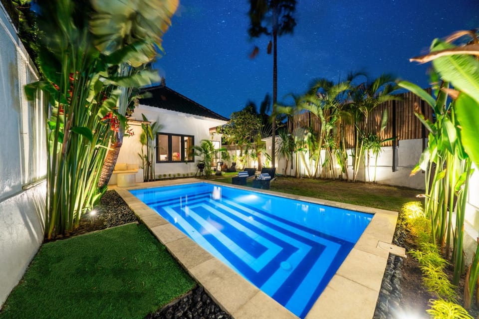 *Villa Sari*Closed Livingroom*Near Beach*Canggu* Villa in North Kuta