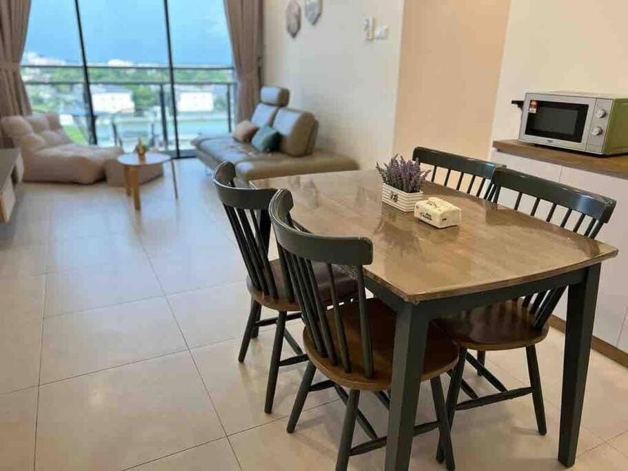 Living room, Seating area, Dining area, minibar