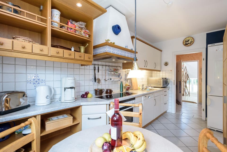 Kitchen or kitchenette, Dining area, dishwasher, minibar, pet friendly, stove, toaster