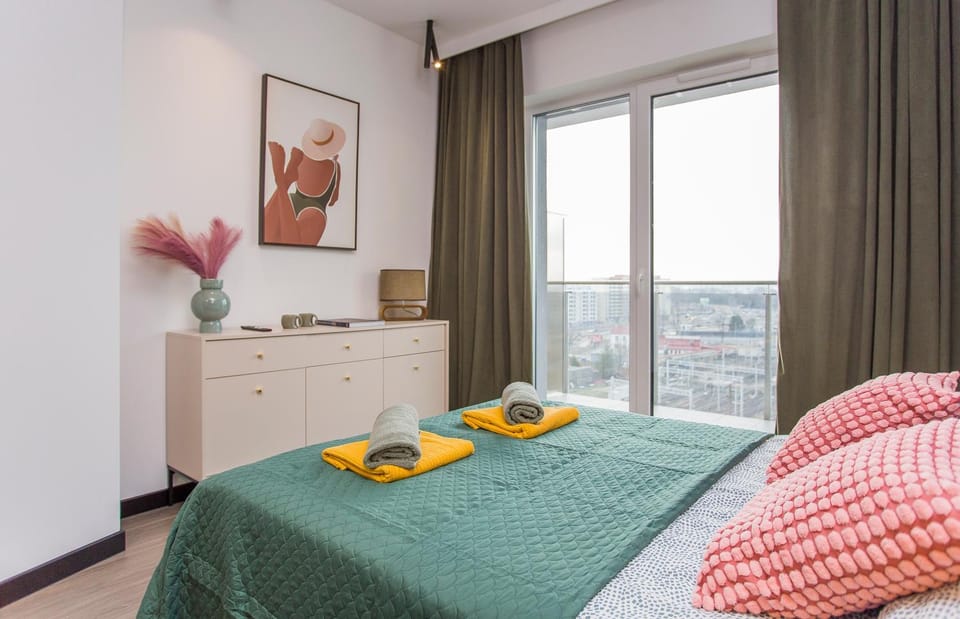Bed, Bedroom, towels
