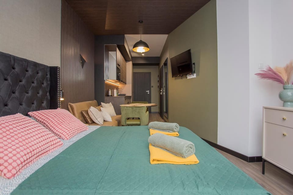 Bed, Photo of the whole room, Bedroom, towels
