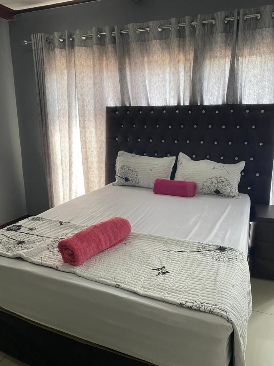 Bedroom, towels