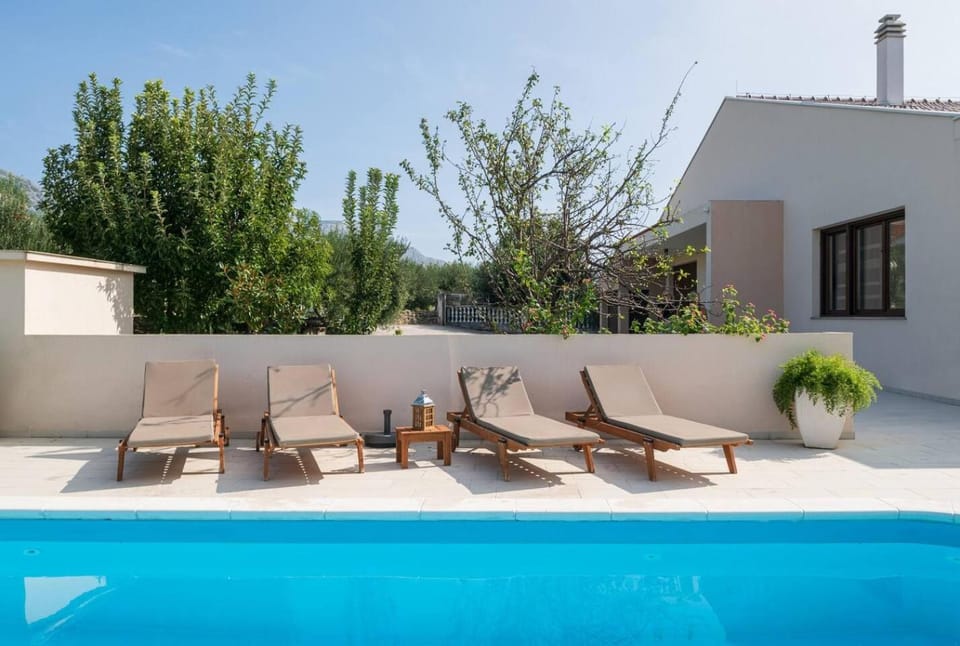 Relax Villa Tanasia with a pool near Split Villa in Šibenik-Knin County, Croatia