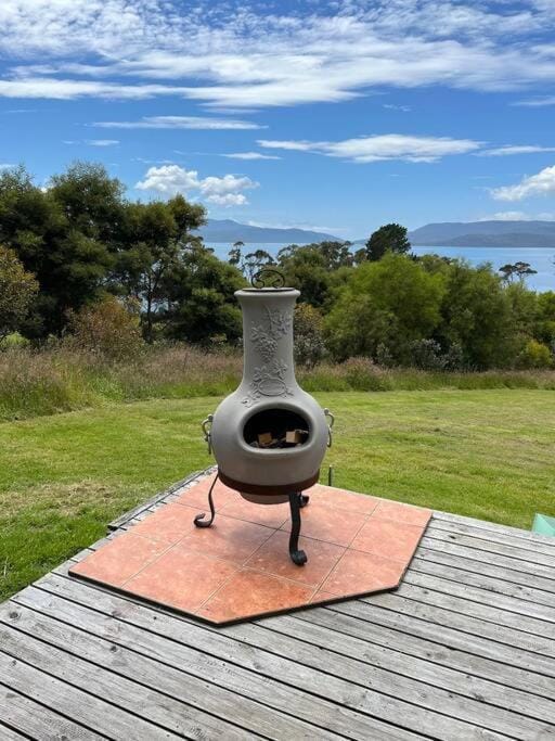 Impression Bay Lodge - Waterfront Property House in Tasmania