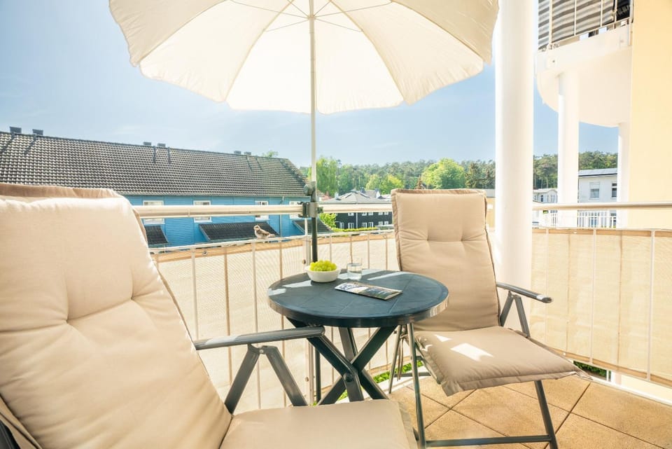 View (from property/room), Balcony/Terrace, Seating area