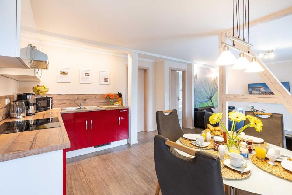 Dining area, kitchen