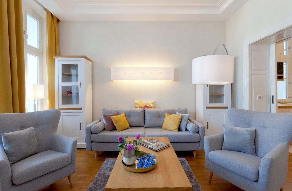 Living room, Seating area
