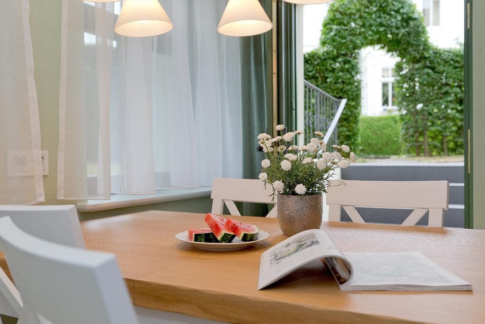 Seating area, Dining area