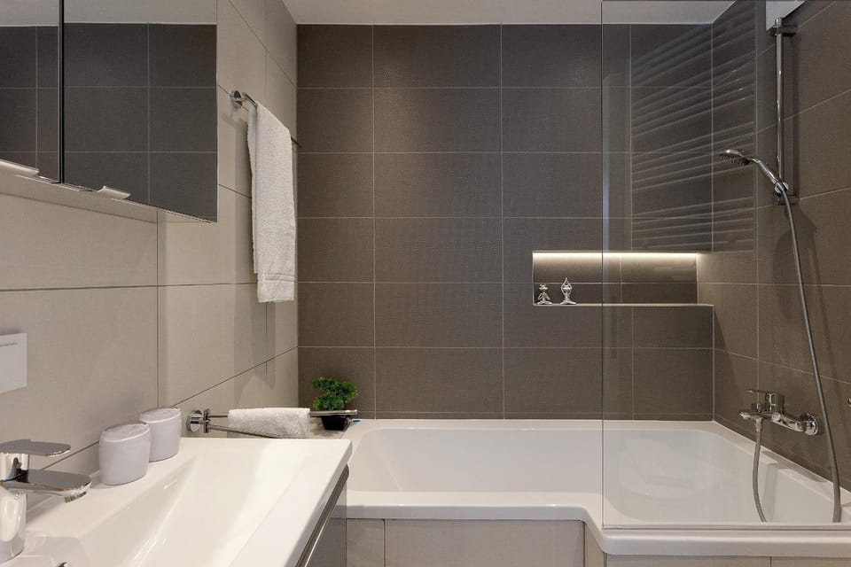 Bathroom, Bath