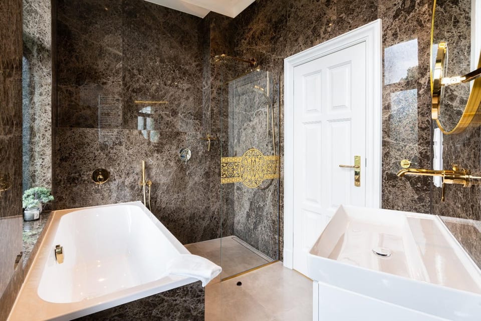 Shower, Bathroom, towels