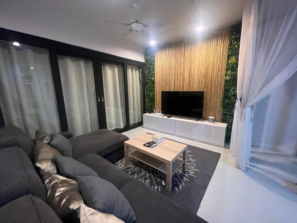 Communal lounge/ TV room, TV and multimedia, Living room, Seating area, Evening entertainment, fireplace