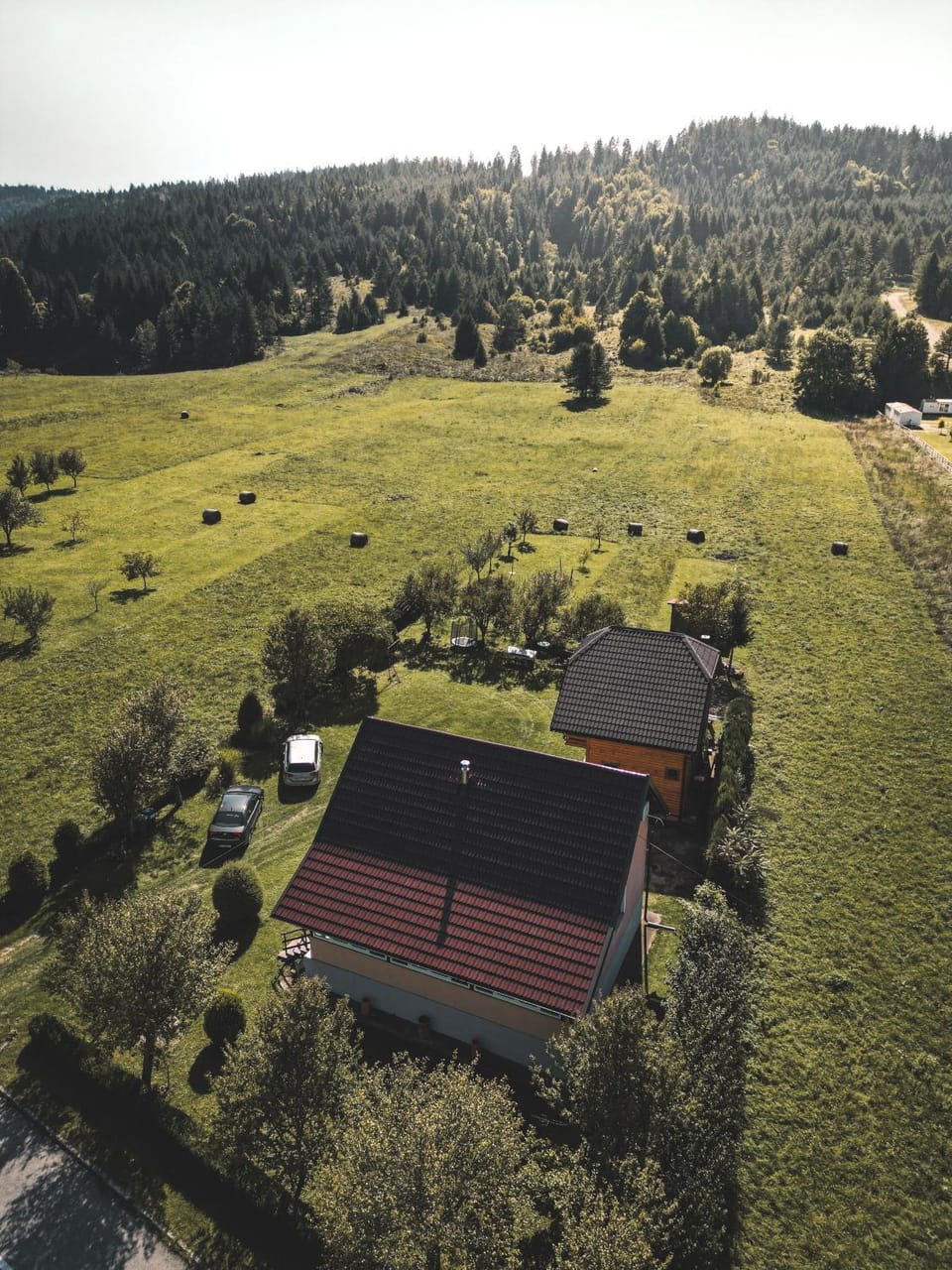 Property building, Day, Natural landscape, Bird's eye view, Mountain view