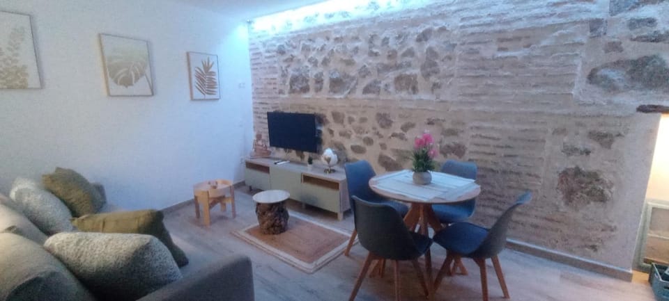 TV and multimedia, Living room, Seating area, Evening entertainment