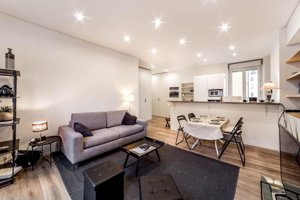 Kitchen or kitchenette, Living room, Seating area, Dining area, stove