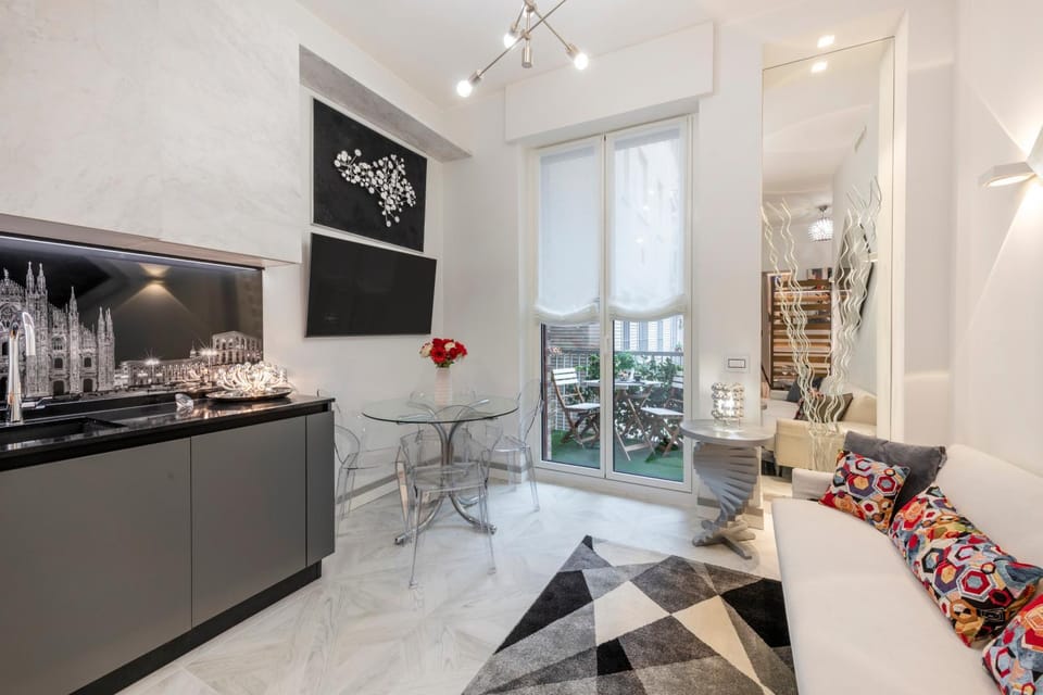 Kitchen or kitchenette, Seating area, Dining area
