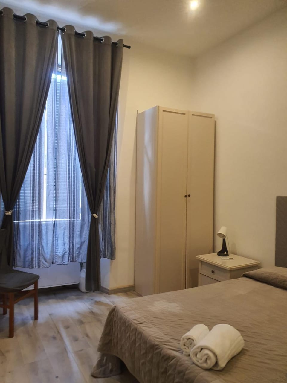 Photo of the whole room, wardrobe, air conditioner