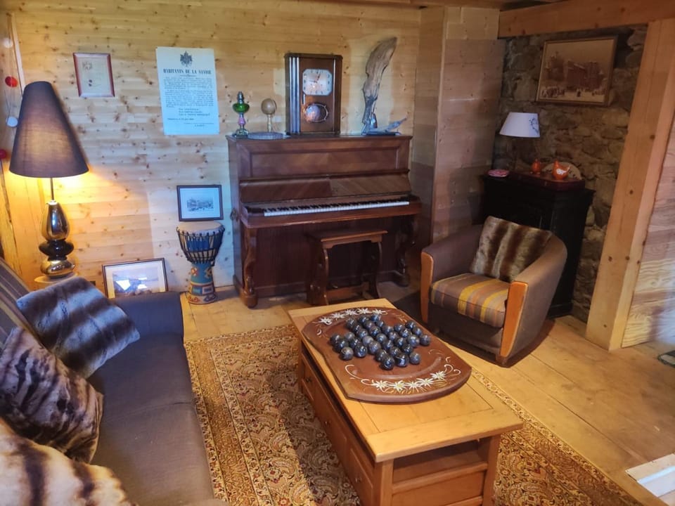 Property building, Communal lounge/ TV room, Living room, Seating area