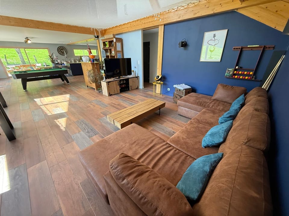 LES ANTHOCYANES CHAMBRE MONTAGNE Bed and Breakfast in Jura