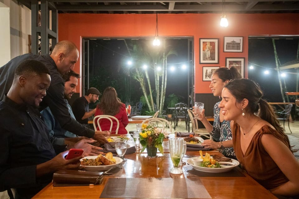 Restaurant/places to eat, People, Food and drinks, Dinner