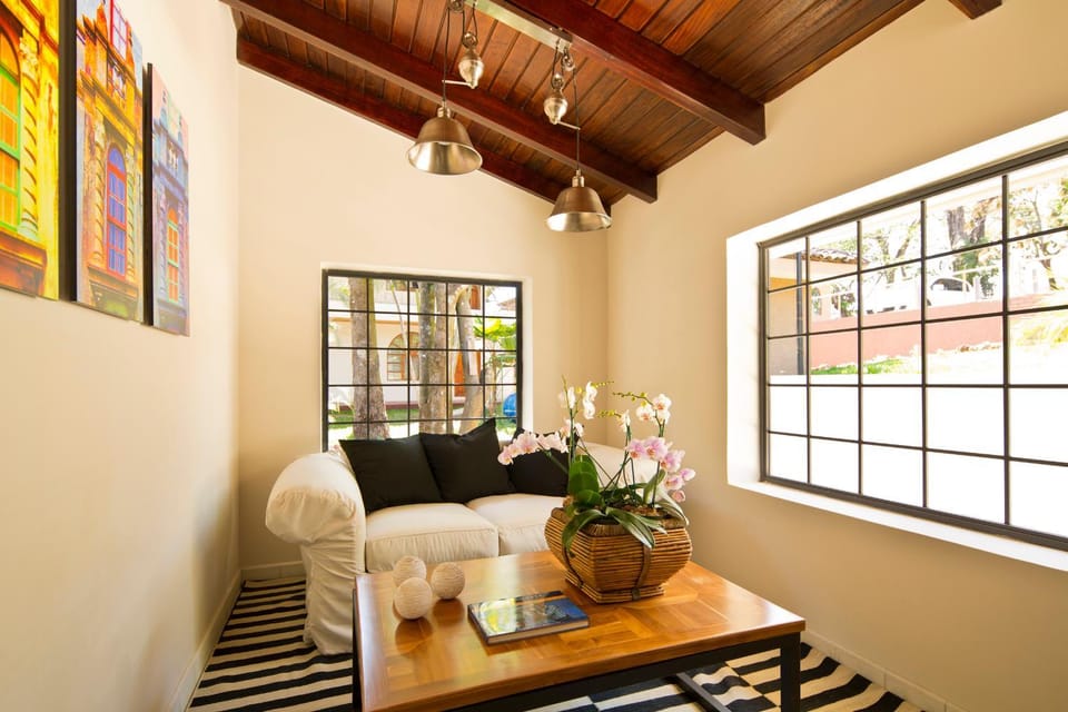 Day, Living room, Seating area