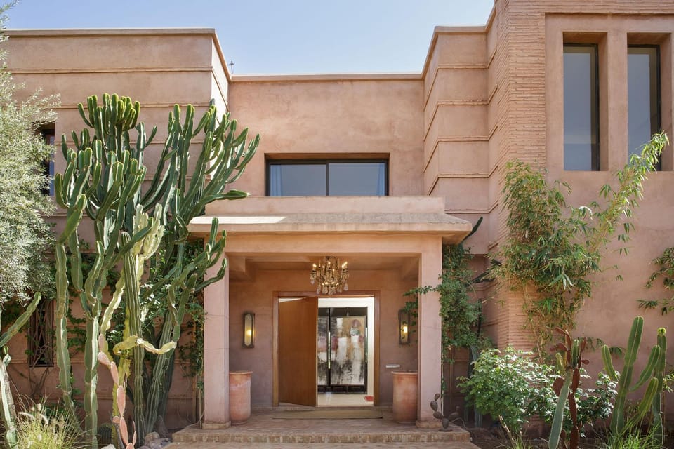 Property building, Facade/entrance, Off site
