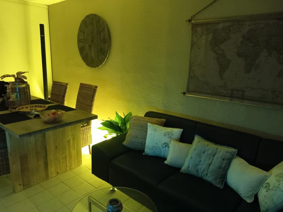 T3 vue mer - terrasse couverte, piscine, parking, proche du centre ville. Apartment in Occitanie