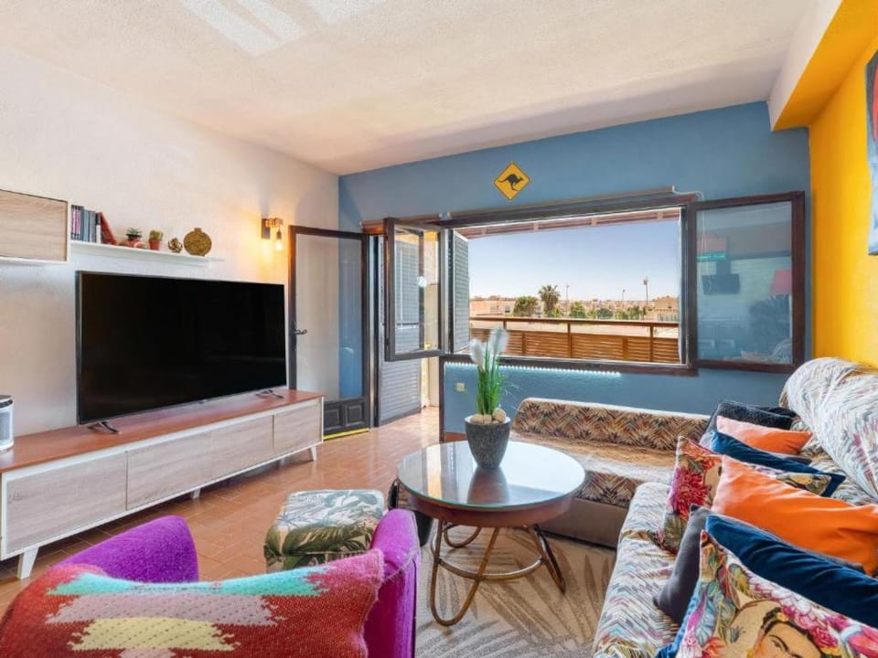 Communal lounge/ TV room, TV and multimedia, Balcony/Terrace, Living room, Seating area, Evening entertainment