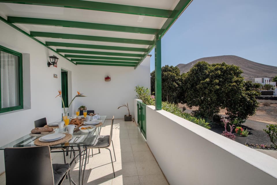 Balcony/Terrace, Dining area, Garden view, Garden view, Mountain view, Mountain view, Parking