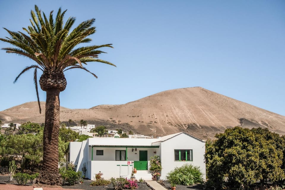 Property building, Facade/entrance, Garden, Garden, Garden view, Garden view, Mountain view, Mountain view, Parking