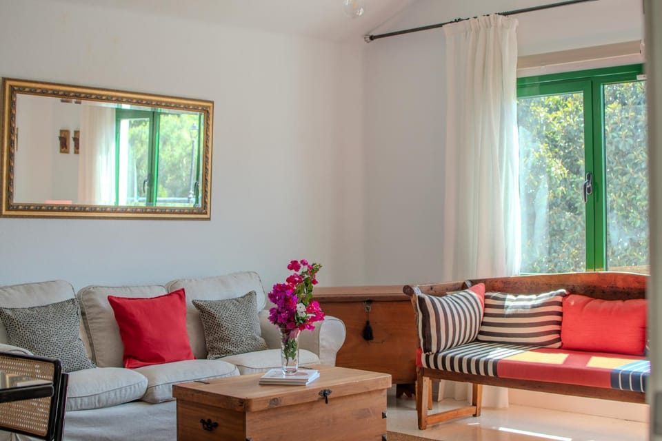 Communal lounge/ TV room, Game Room, Living room, Lounge or bar