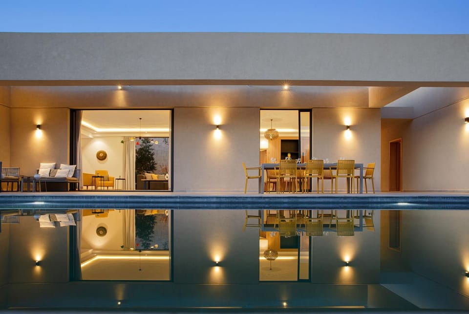 Property building, Living room, Dining area, Swimming pool