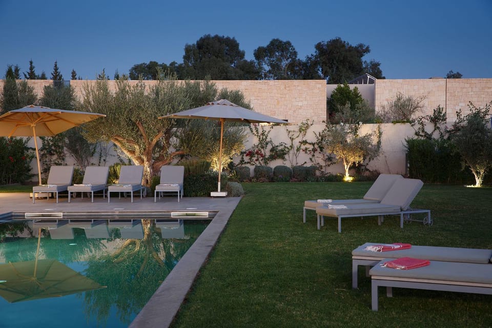 Patio, Garden, Swimming pool, sunbed