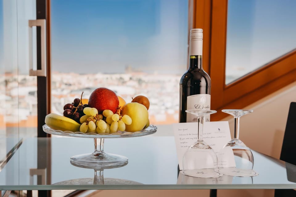 View (from property/room), Food and drinks, City view, City view, Alcoholic drinks