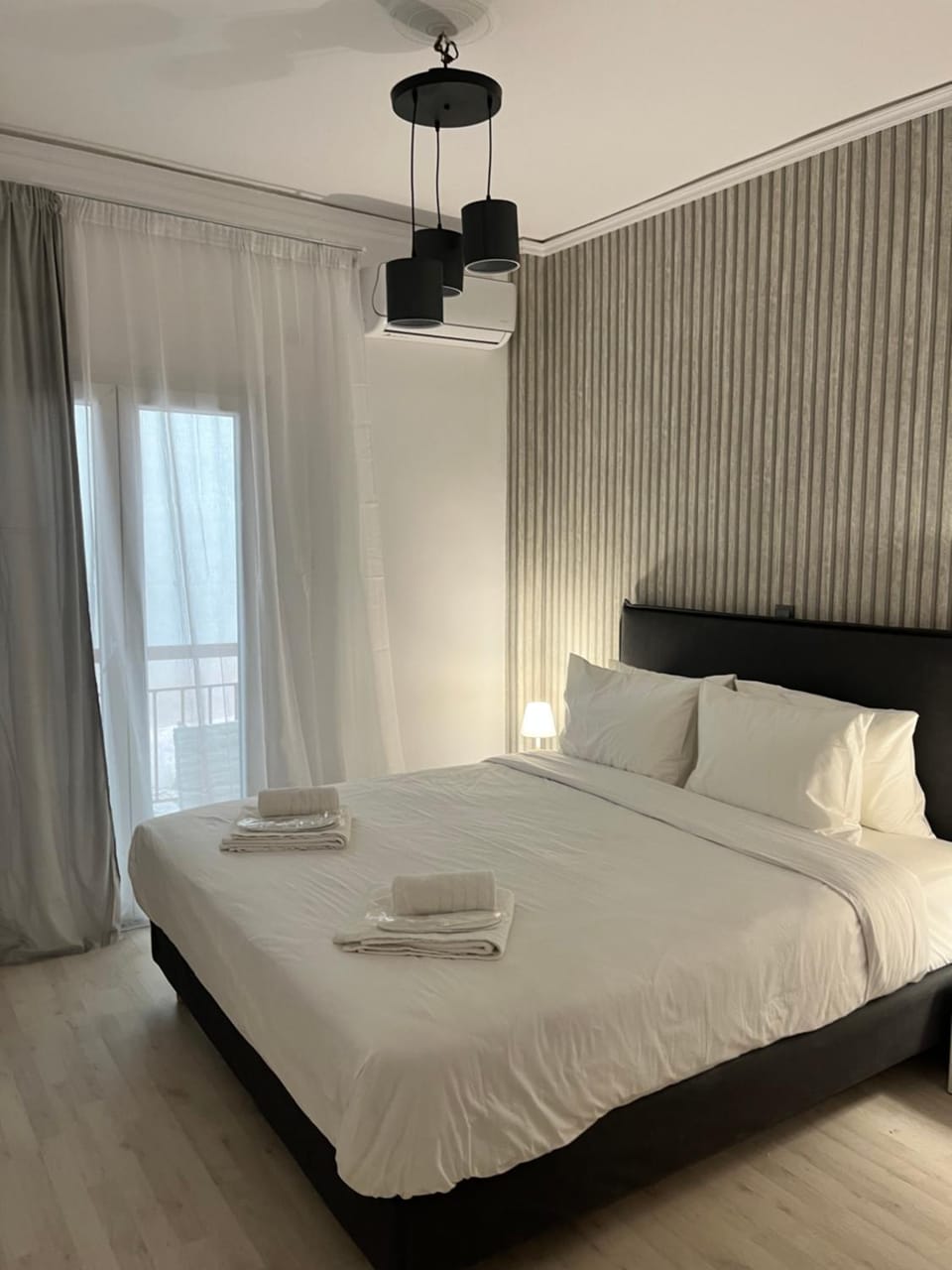 Photo of the whole room, Bedroom, towels