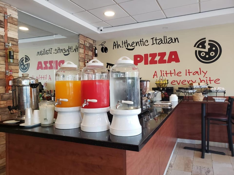 Restaurant/places to eat, Coffee/tea facilities, Food and drinks, Food