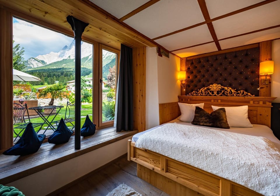 Bedroom, Garden view, Mountain view