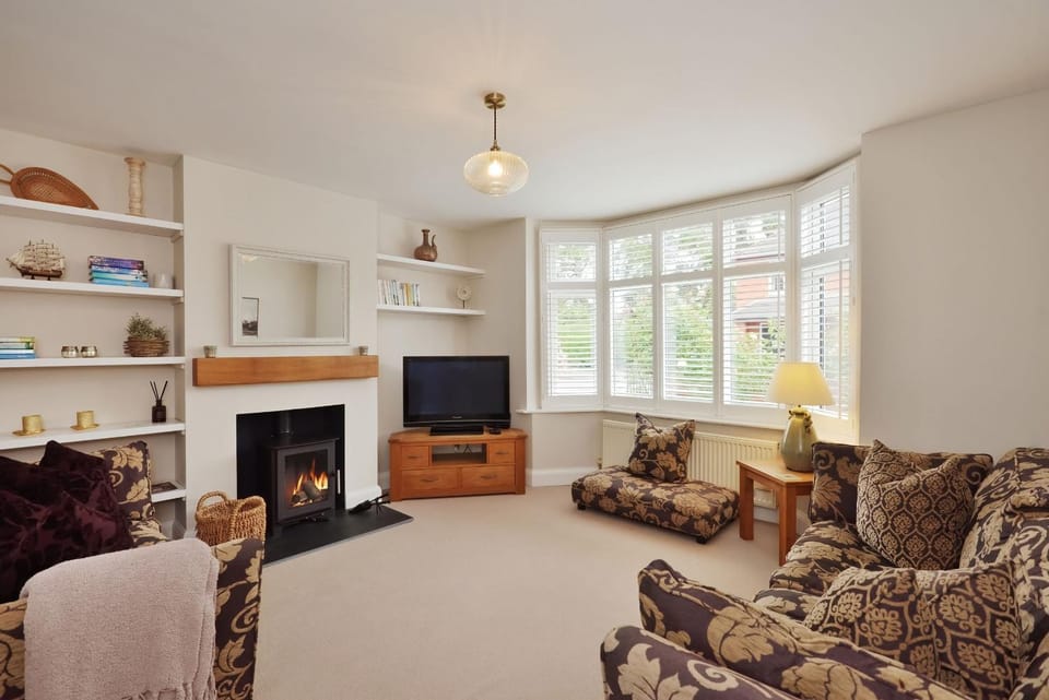 TV and multimedia, Living room, fireplace