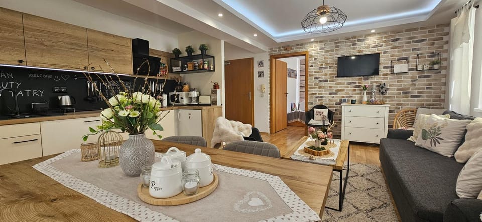 Kitchen or kitchenette, Living room, Seating area, Dining area