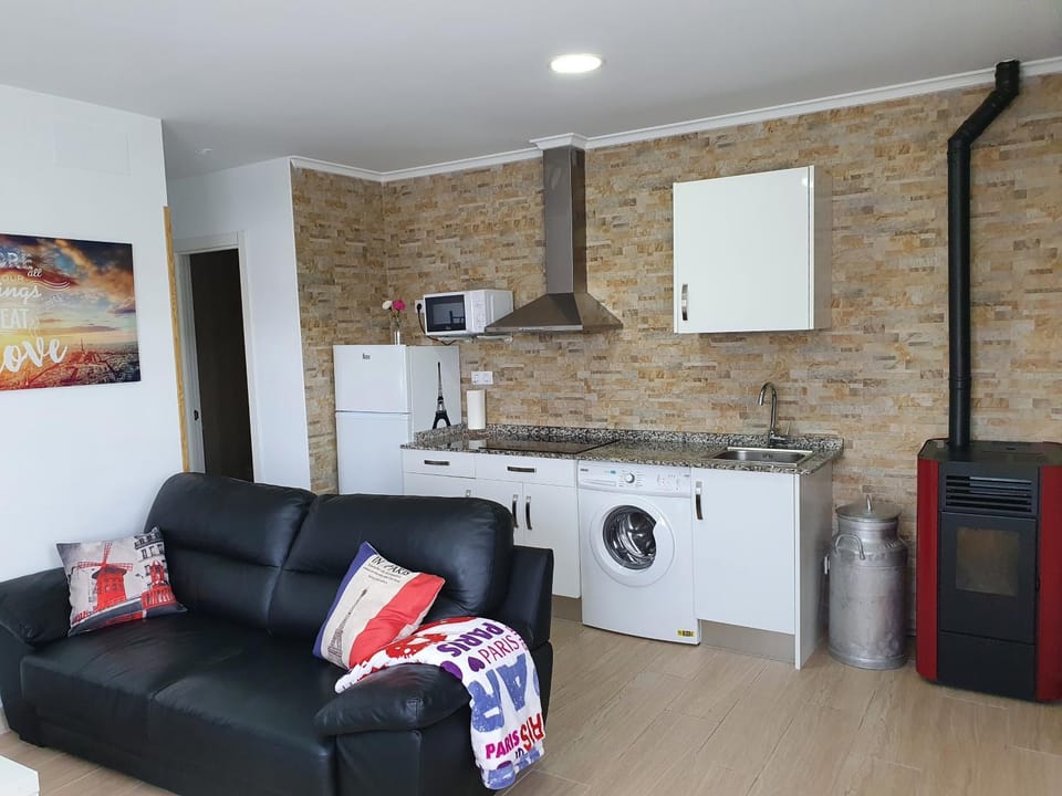 Kitchen or kitchenette, Living room, Seating area, minibar, stove, washing machine