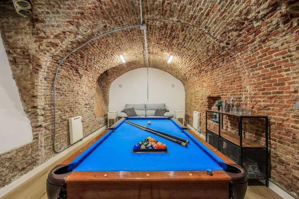 Latina Corporate Housing with Billard &Darts Apartment in Centro