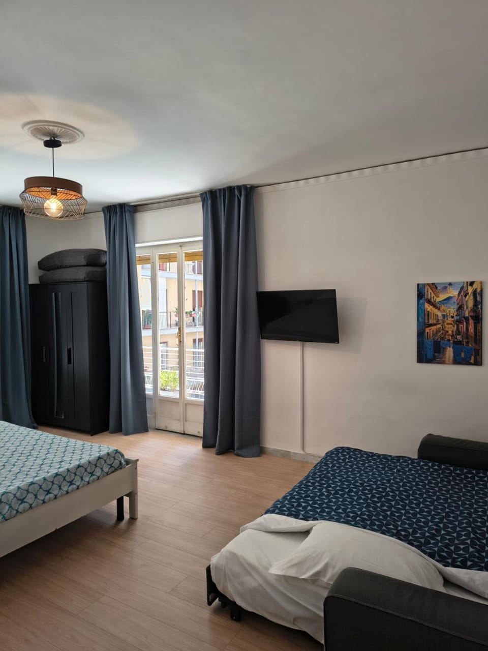 Bed, TV and multimedia, Balcony/Terrace, wardrobe